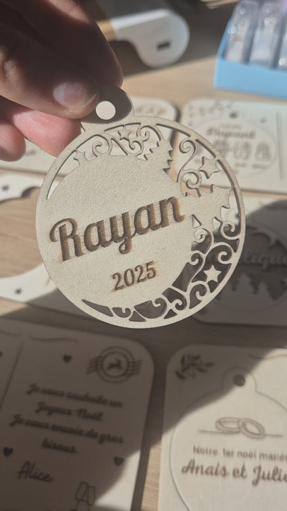 Boule de Noël Personnalisée – Cadeau à Offrir (8 cm)