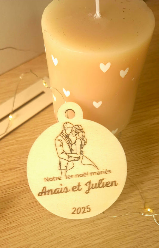 Boule de Noël Personnalisée – Premier Noël de Mariés (8 cm)